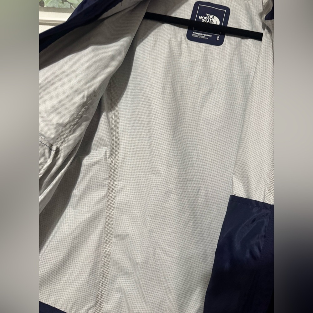 The North Face Women's wind breaker /Rain Jacket Navy Blue small P - Picture 7 of 7